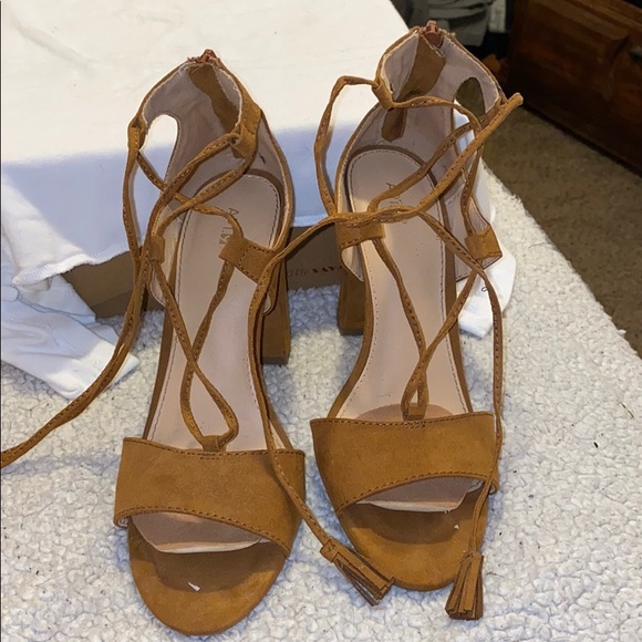 Heels - Picture 2 of 4